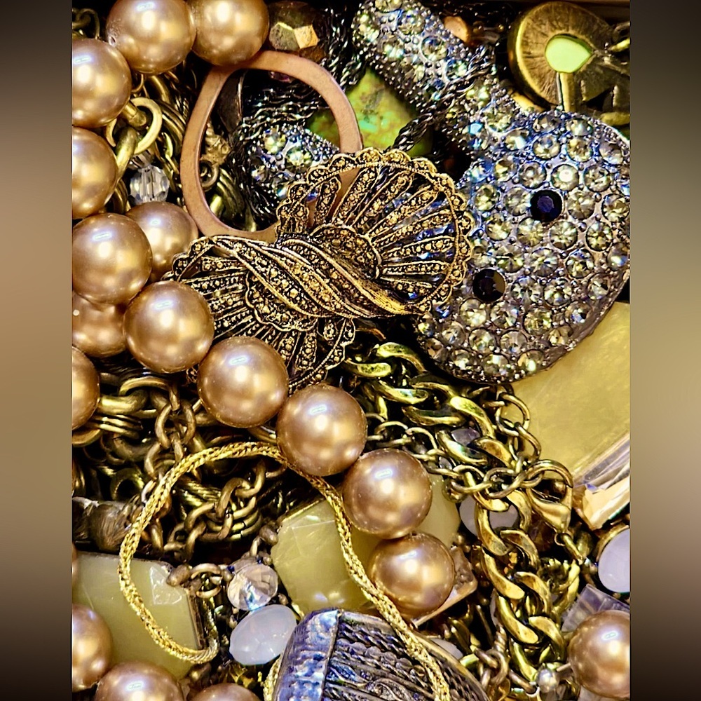 1 LB Gold & Silver Jewelry Collection~ Mostly Wearable necklace brooch earring - Picture 3 of 6